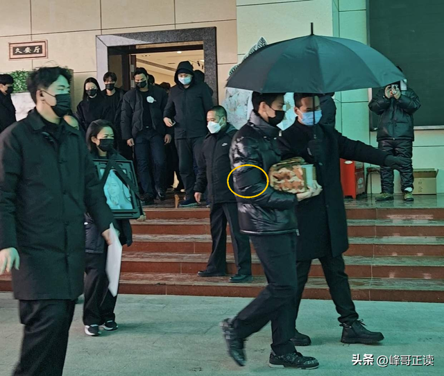 演都不演了！何晴葬礼结束不到24小时，恶心事情发生，还不止一件