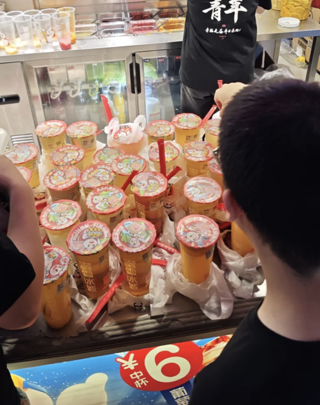 0元奶茶没了，外卖大战终结？饿了么美团京东暂停烧钱……