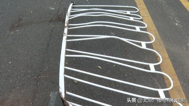 太原突发车祸 车辆被撞飞3个车道