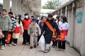 打工夫妻的返岗路：踏上专列，从村口直达厂门图片