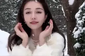 27岁新疆美女演员，靠和妈妈拍段子走红，妈妈：一个城市一个男人图片