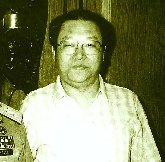 1999年我军一少将部长参加聚餐，引起公安怀疑，逮捕后被判刑