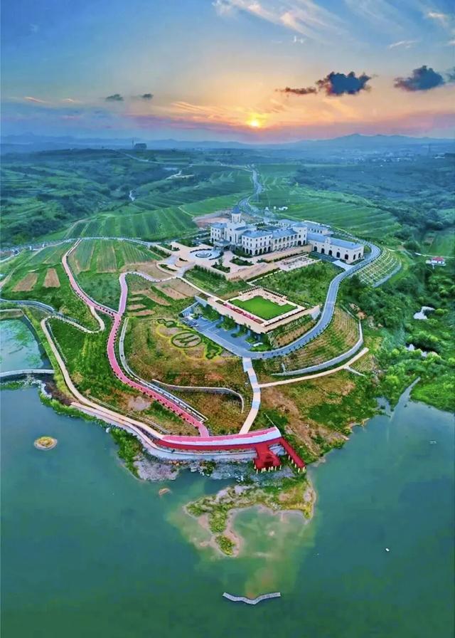 山东这座宝藏小城，坐拥中国四大名楼之一！苏轼、秦始皇都为它打call！