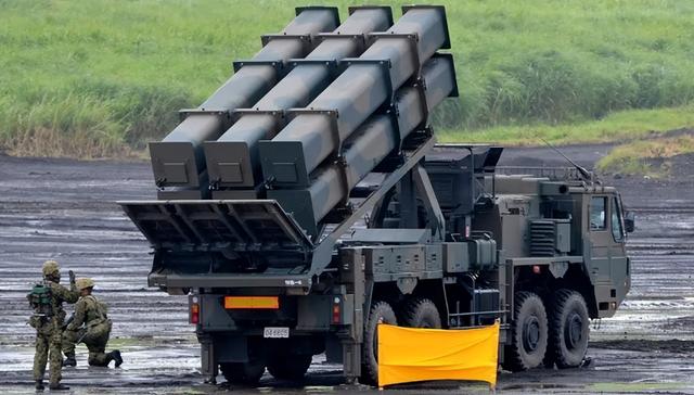 王毅话音刚落，日本又开一枪，地对空导弹进逼台岛，火箭军已亮剑