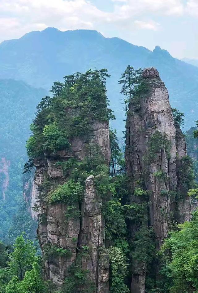 张家界峰林藏古韵 秘境有惊魂