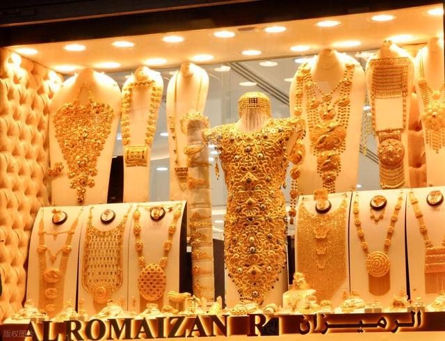 致癌物超标9000多倍！谁在为9块9的“毒首饰”买单？