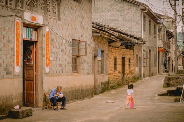 新来的女同事24岁，第一天就问我：哥，听说你是公司“老司机”