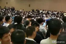 比亚迪员工爆料薪资待遇，吃住全包，难怪今年招聘会人山人海图片