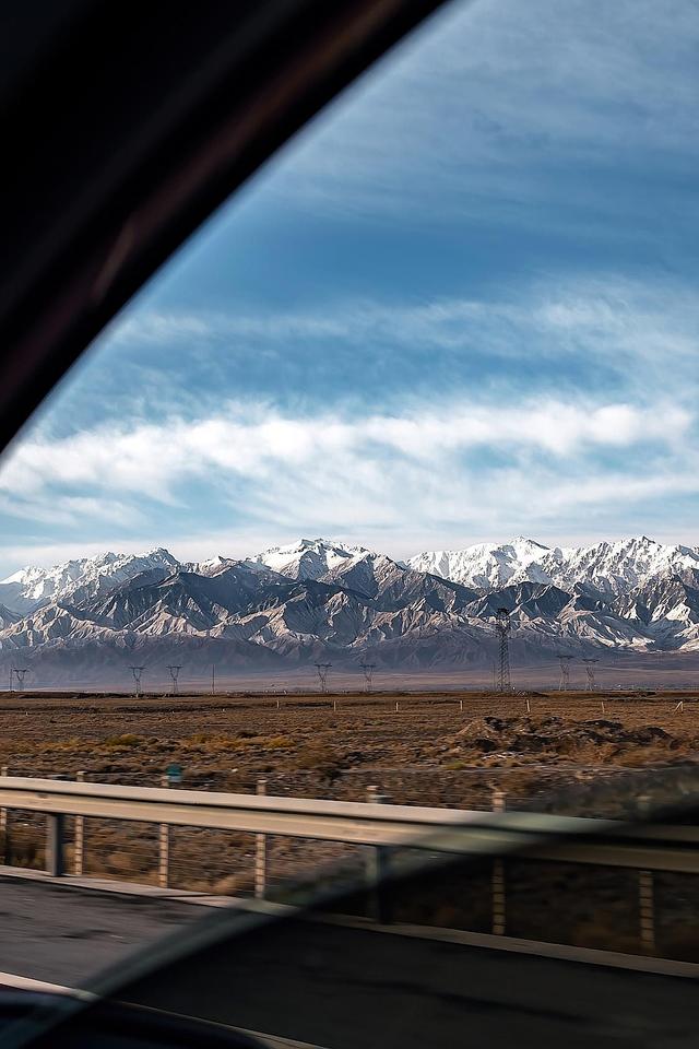 “为什么要去旅行？这或许是最天真的理由，却也最动人”