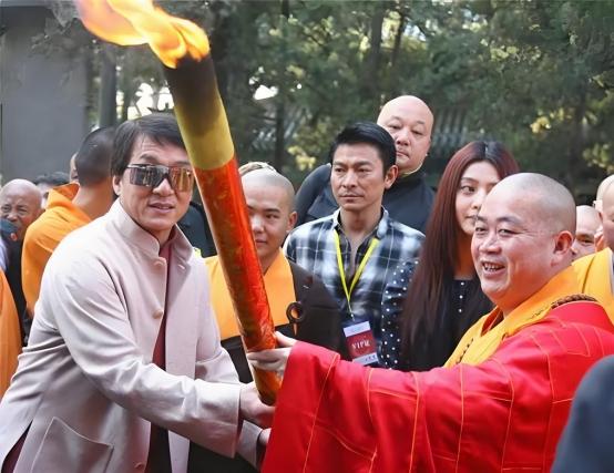 少林寺每年收入上亿，捐的香火钱花哪了？方丈释永信：我月薪700