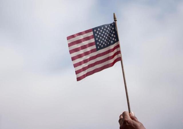 白宫宣布大胜，中方后退4步，话音刚落，美政府签下14亿稀土大单