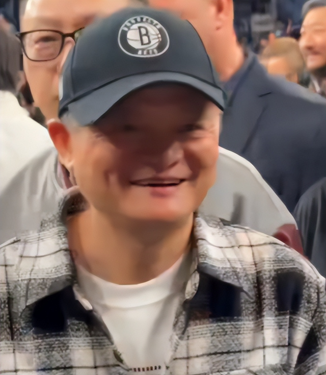 马云现在胖得像尊佛似的，看着是富贵相，真是越活越有“福相”