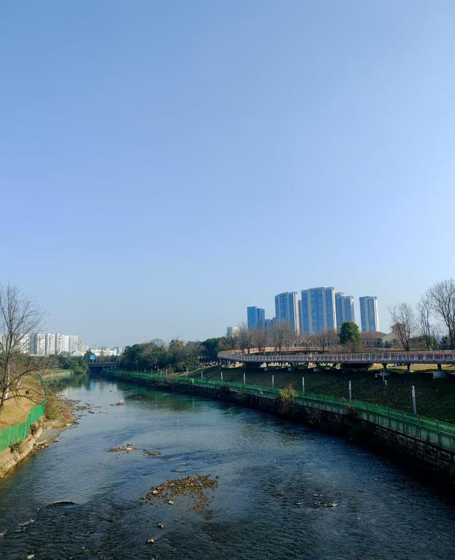 一线城市医保25年退休，小城市要30年？我爸的经历藏着反转