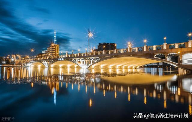 Z18次：东北夜行神车，1537公里仅停5站！