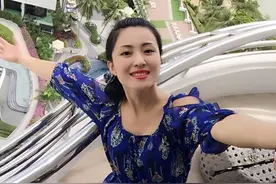 她是赵本山“最美”女徒弟，嫁大7岁搭档，今42岁婚姻生活很幸福图片