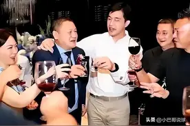 前国足队长嫁女！空姐前妻也来了，旗袍婀娜身姿，如今风韵犹存！图片