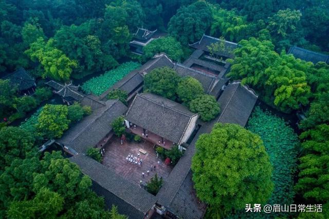 苏轼遥望四十载的故乡眉山