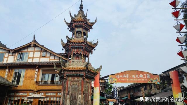 只有本地人喝茶垂钓的成都古镇，没有商业化，古建筑仅有一座塔