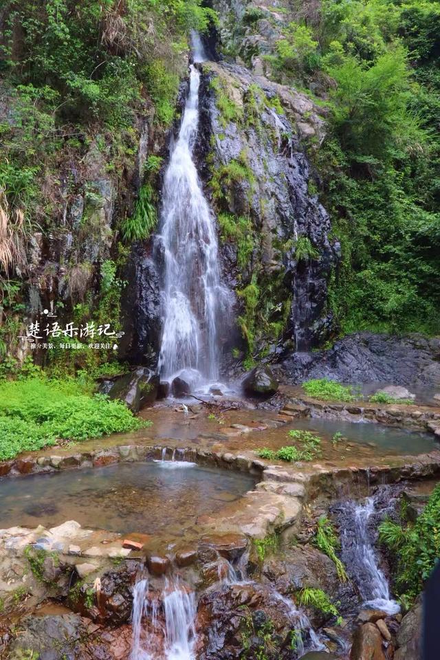 浙江余姚的小众古村，藏在山岙如世外桃源，清溪瀑布成为玩水胜地