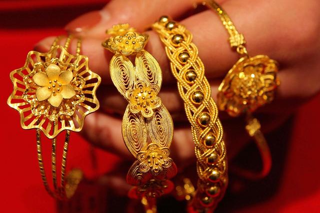 买黄金的注意！11月黄金新政落地，行家都在用的三种配置法！