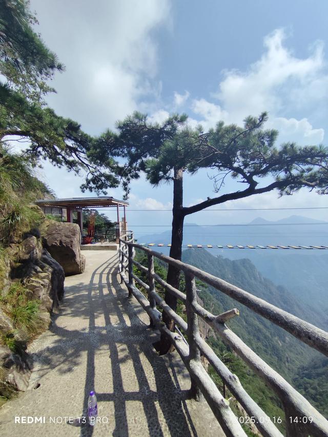 看明堂山⛰️万米高空玻璃栈道！悬崖天路！人间仙境！