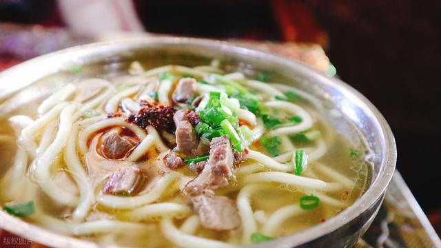 拉萨十大必吃美食，领略高原风味的文化与味觉交响！