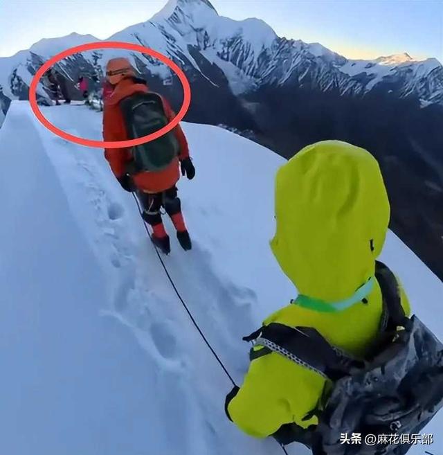 驴友雪山坠崖后续:身份曝光，摔倒时曾绝望呼救，网友:不值得同情