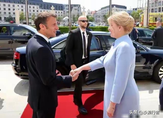 捷克斯洛伐克美女总统，火了全网，超高颜值，体态丰腴，真的很美