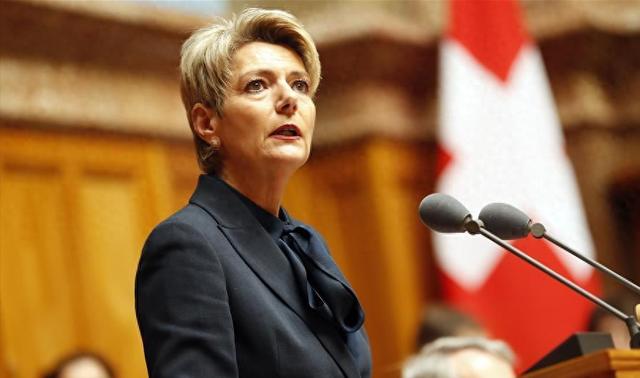 历史开了个玩笑，先倒下的不是乌克兰，而是百年中立的瑞士？