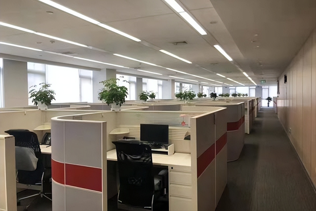 当银行的“避风港”开始沉没：我们挤在门口逃离