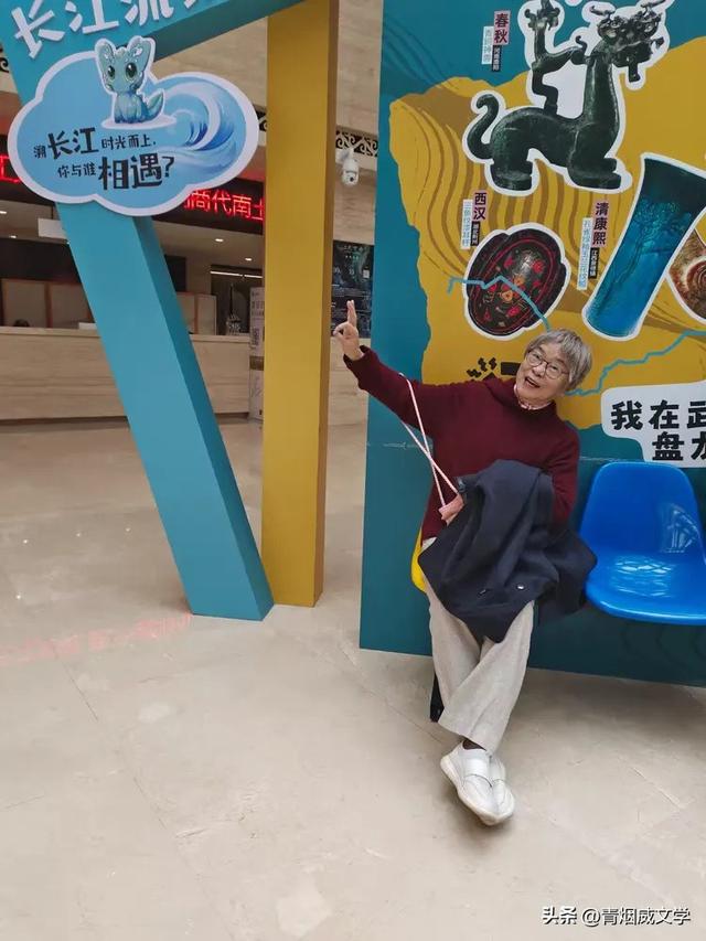 盘龙悠远银杏黄 水中学友情谊长