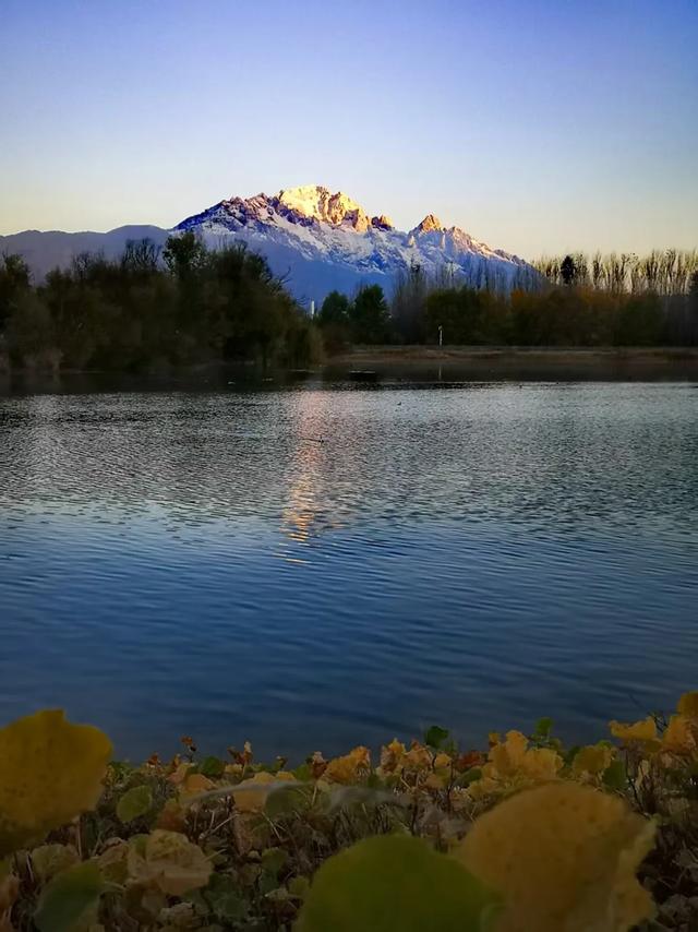 【视界】雪巅染金:丽江冬日的第一封邀约