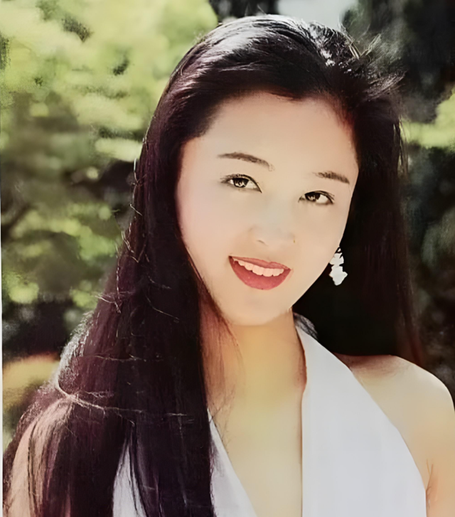 长得太美被导演占为己有，4年后生下大明星儿子	，17岁就成男一号