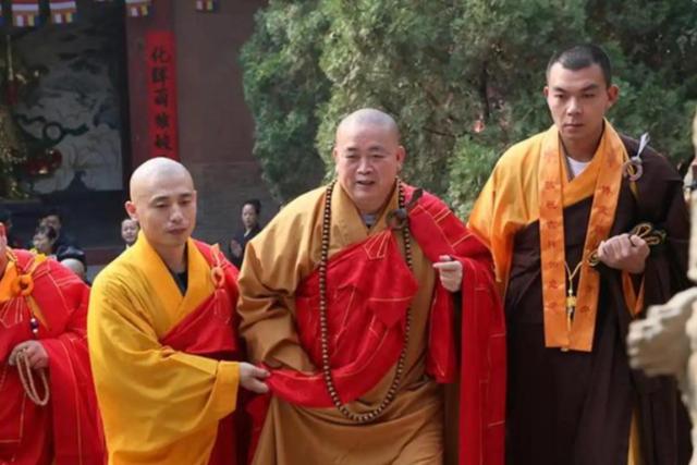释永信混乱私生活被曝！与多女有不正当关系，曾被情人勒索400万
