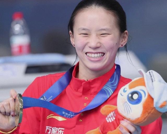 全运会摘金一月后 陈芋汐接受采访，句句不提全红婵 句句都是全红婵