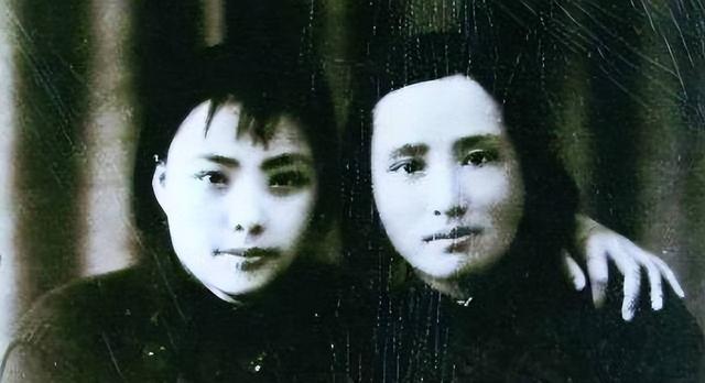 她曾为贺老总生下2个孩子，离婚后终身没有再婚，女儿是一位少将
