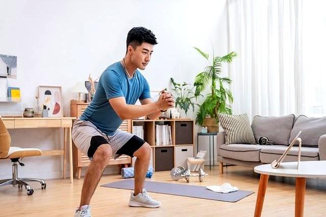 男人想练出好身板？3个基础运动每天练，越练越精神