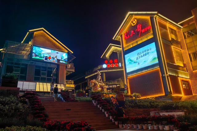 贵州贵阳：灯火映飞檐 夜景醉游人