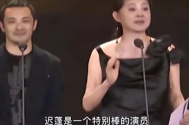 戏里又土又丑，戏外却是气质美女，“妈妈专业户”迟蓬让人敬佩