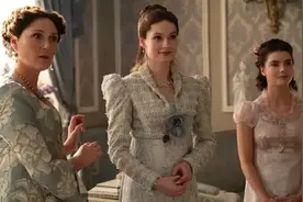 丰满又纯欲、腰细臀又翘，难怪女生都爱“摄政千金”风穿搭！图片