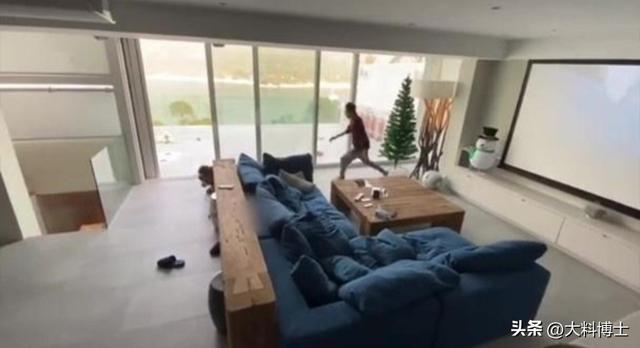 陈伟霆爱人北京豪宅晒照，何穗产后腰细身瘦，陈妈妈来京看孙子