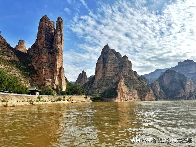 甘肃刘家峡水库，乘船游览黄河峡谷风光