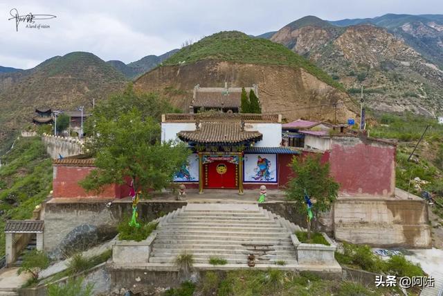 青海鲁班亭隧道上有片神秘建筑群,可能就是传说中的老鸦峡金山寺