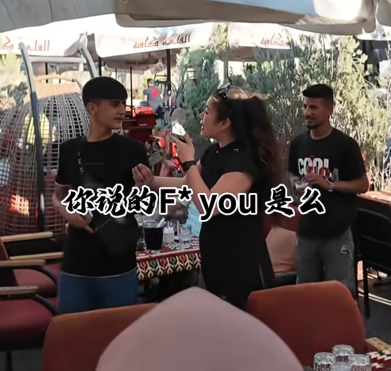 女博主环球旅行，身材好竟被外国男骚扰，正面硬刚网友直呼过瘾