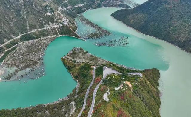 玉垒关下何奇？两江交汇！