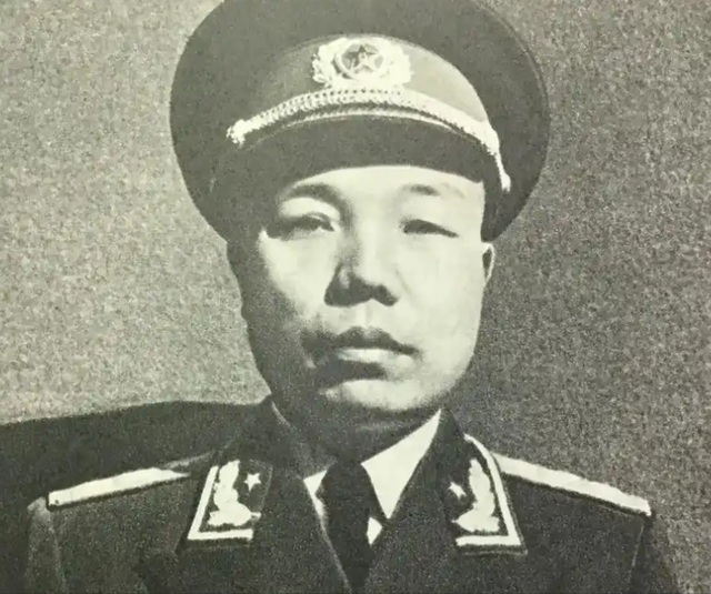 总政副主任肖华不让甘祖昌少将回乡种地，怒道：你这样能活过60吗