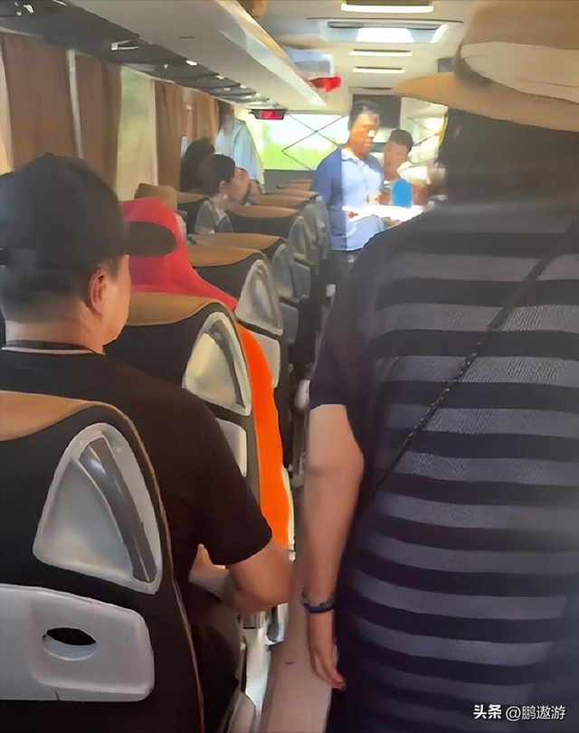 中国旅行团去意大利旅游，下车吃饭，回来车内钱财全没了