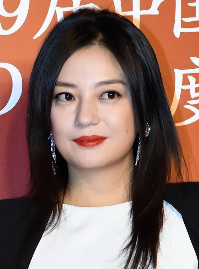 一夜间惨遭封杀！赵薇现状曝光，作恶多端的她被起诉只是家常便饭