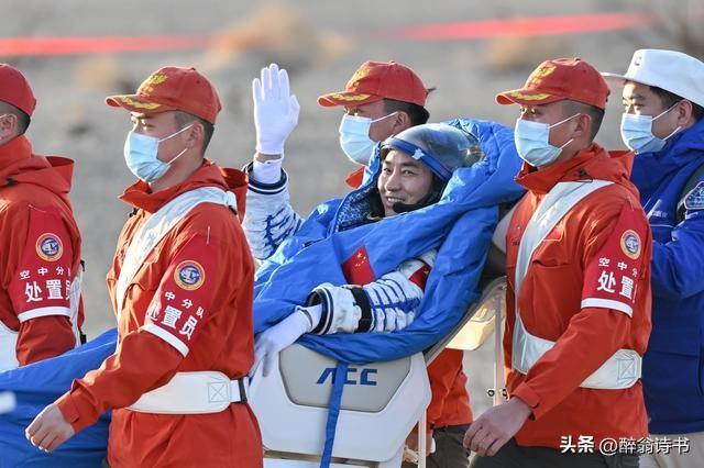 七律·贺神舟二十号航天员胜利归来