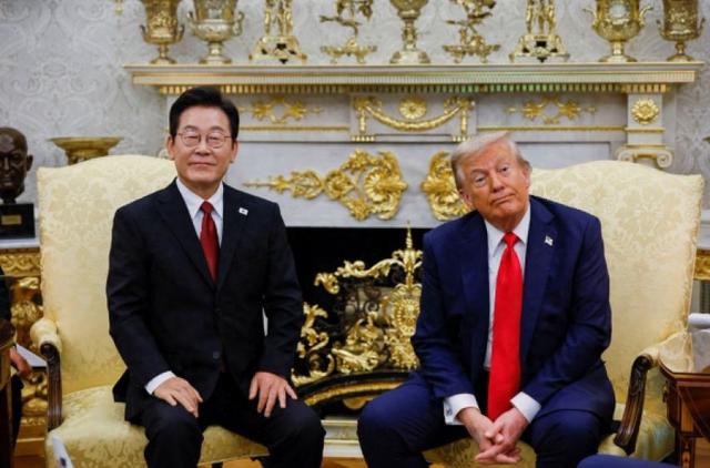 只剩最后几天阅兵，特朗普等不及了，突然改口想访华？中方专机起飞，探明美国底线